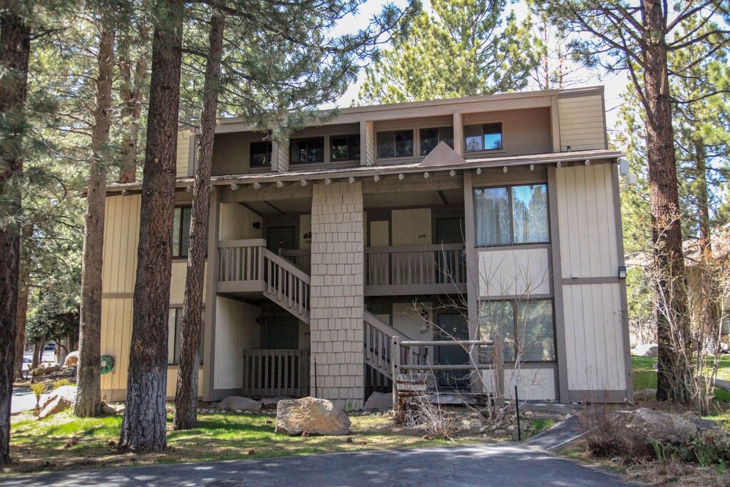 Photo of Buildings in Sierra Holiday
