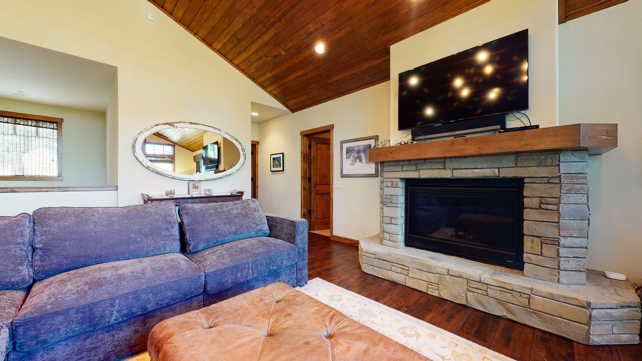 Photo of Bedroom in Mammoth Lakes