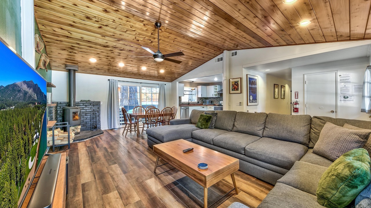 Photo of Livingroom in Black Bart