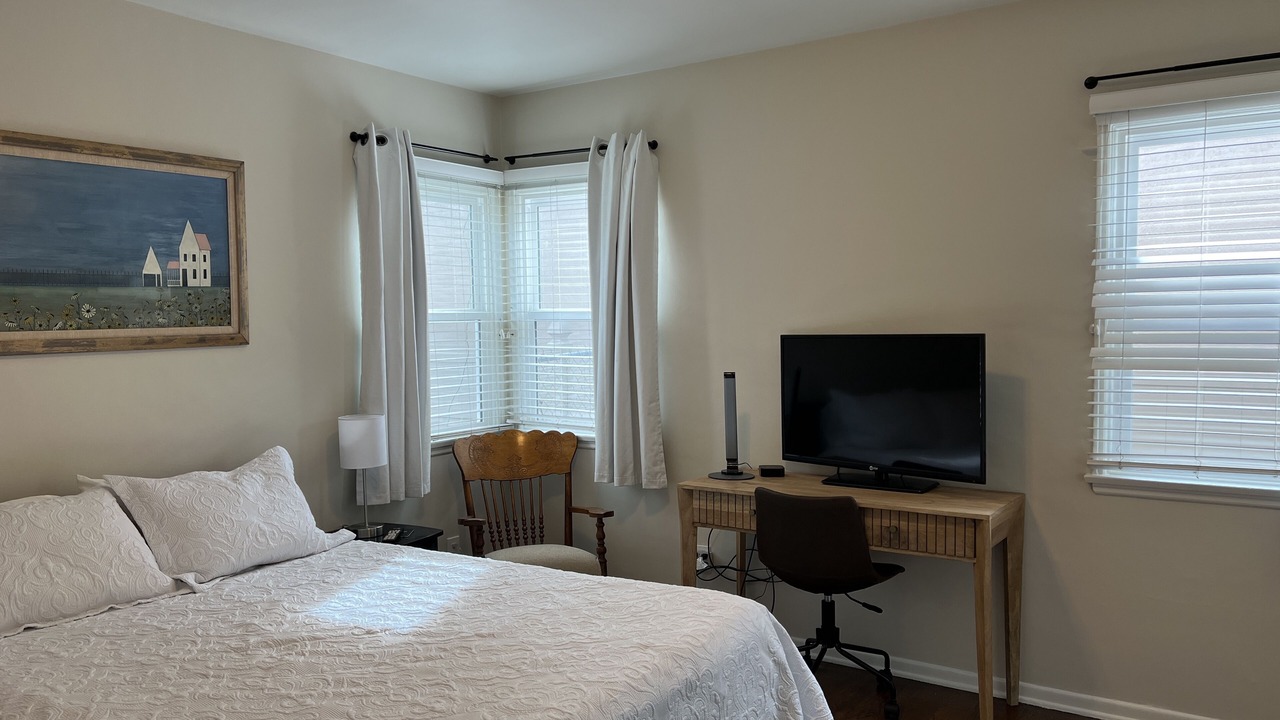 Photo of Bedroom in Valley Glen