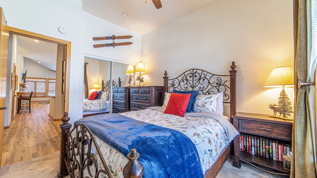 Photo of Bedroom in Mammoth Lakes