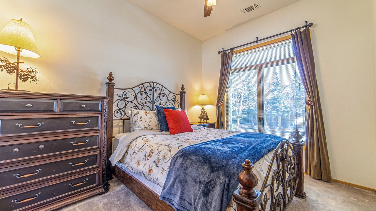 Photo of Bedroom in Mammoth Lakes