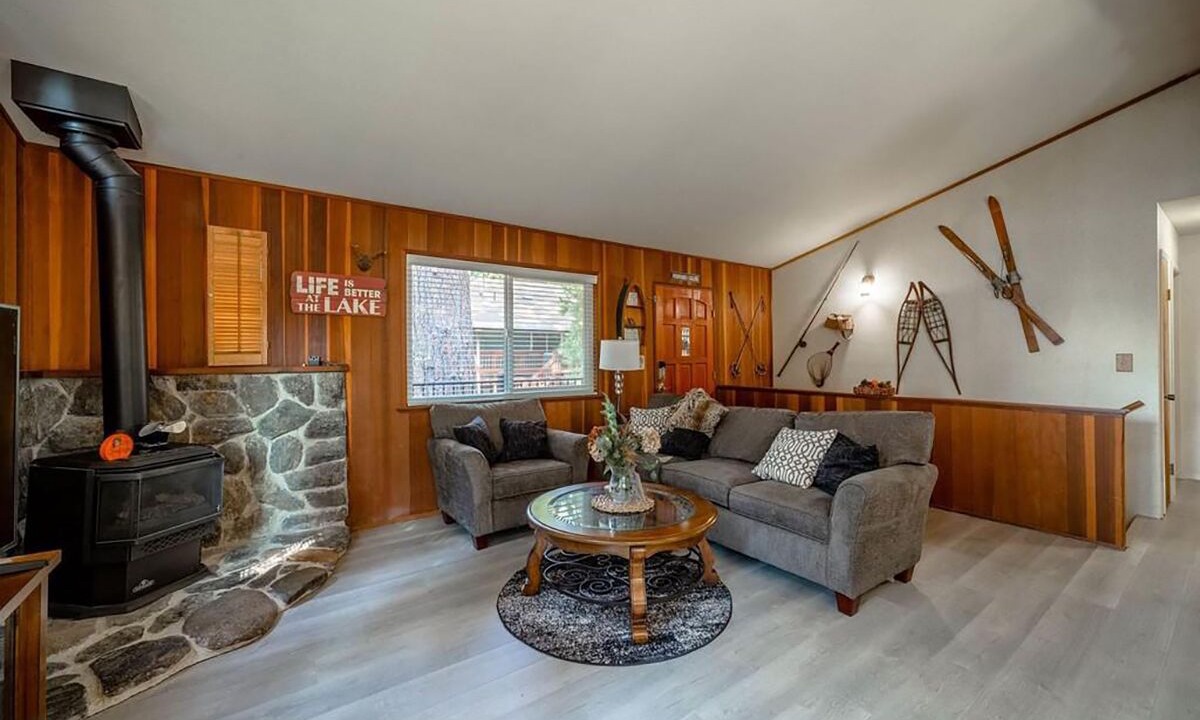 Photo of Livingroom in Mi-Wuk Village