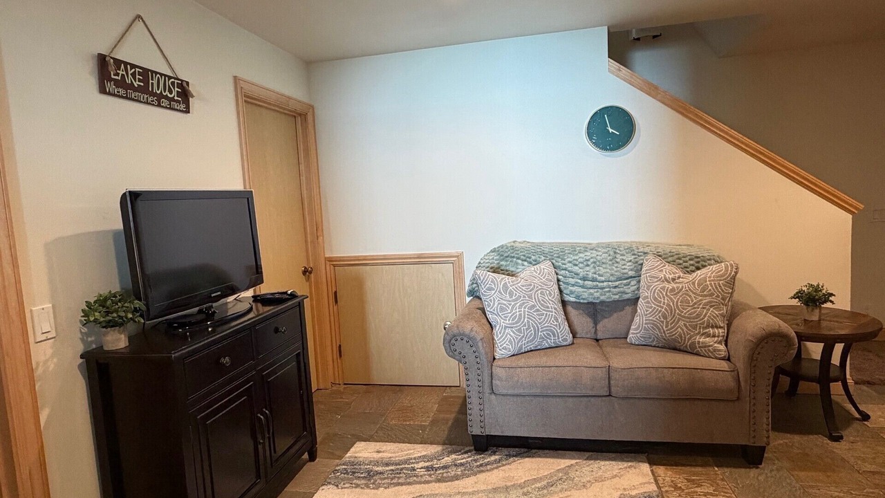 Photo of Livingroom in June Lake