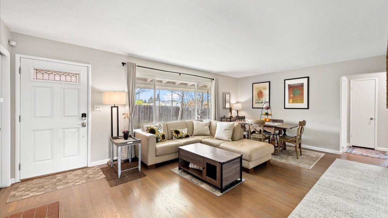 Photo of Livingroom in Napa