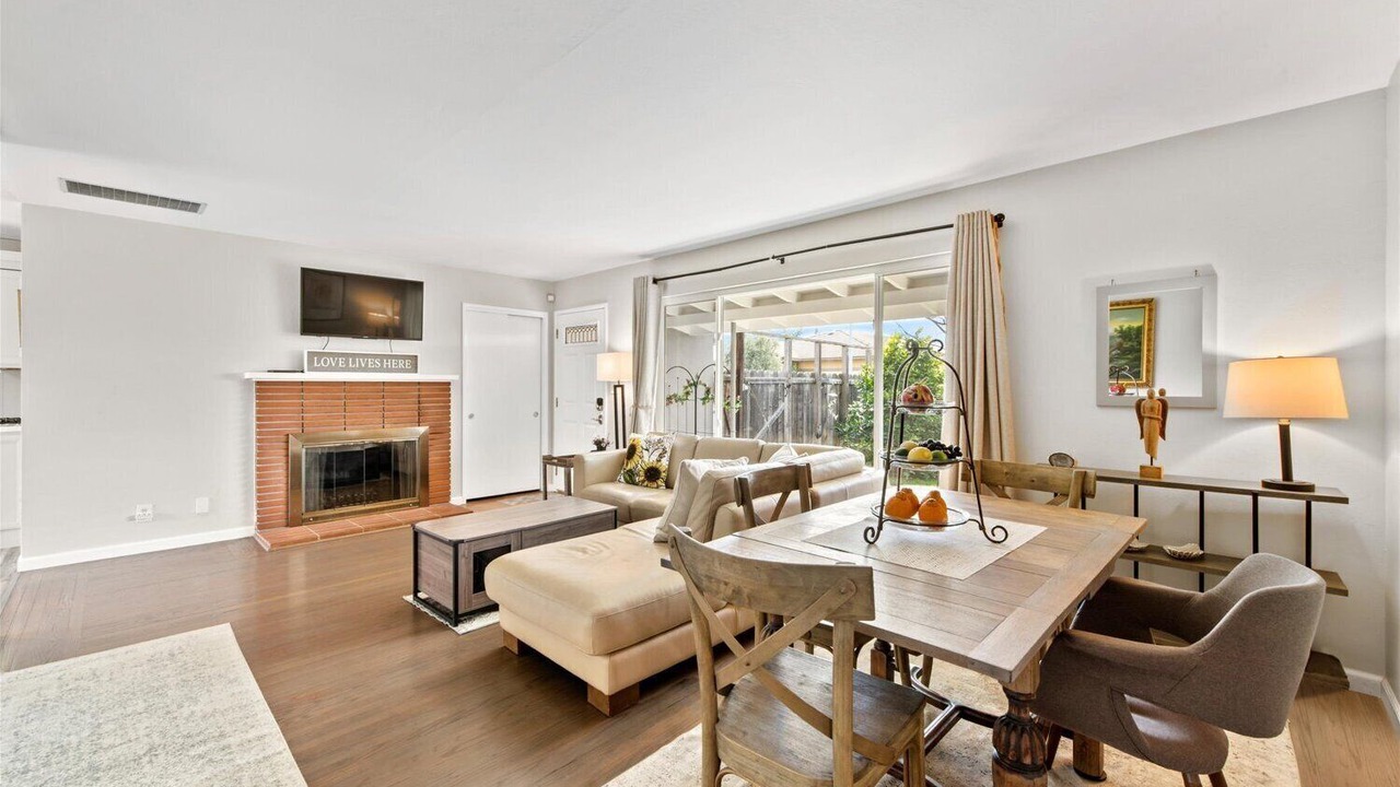 Photo of Livingroom in Napa