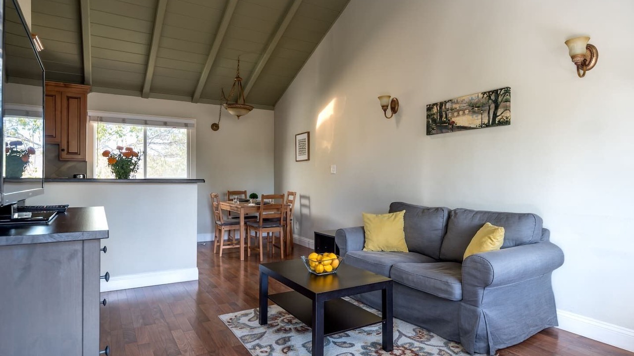 Photo of Livingroom in Shoreline West