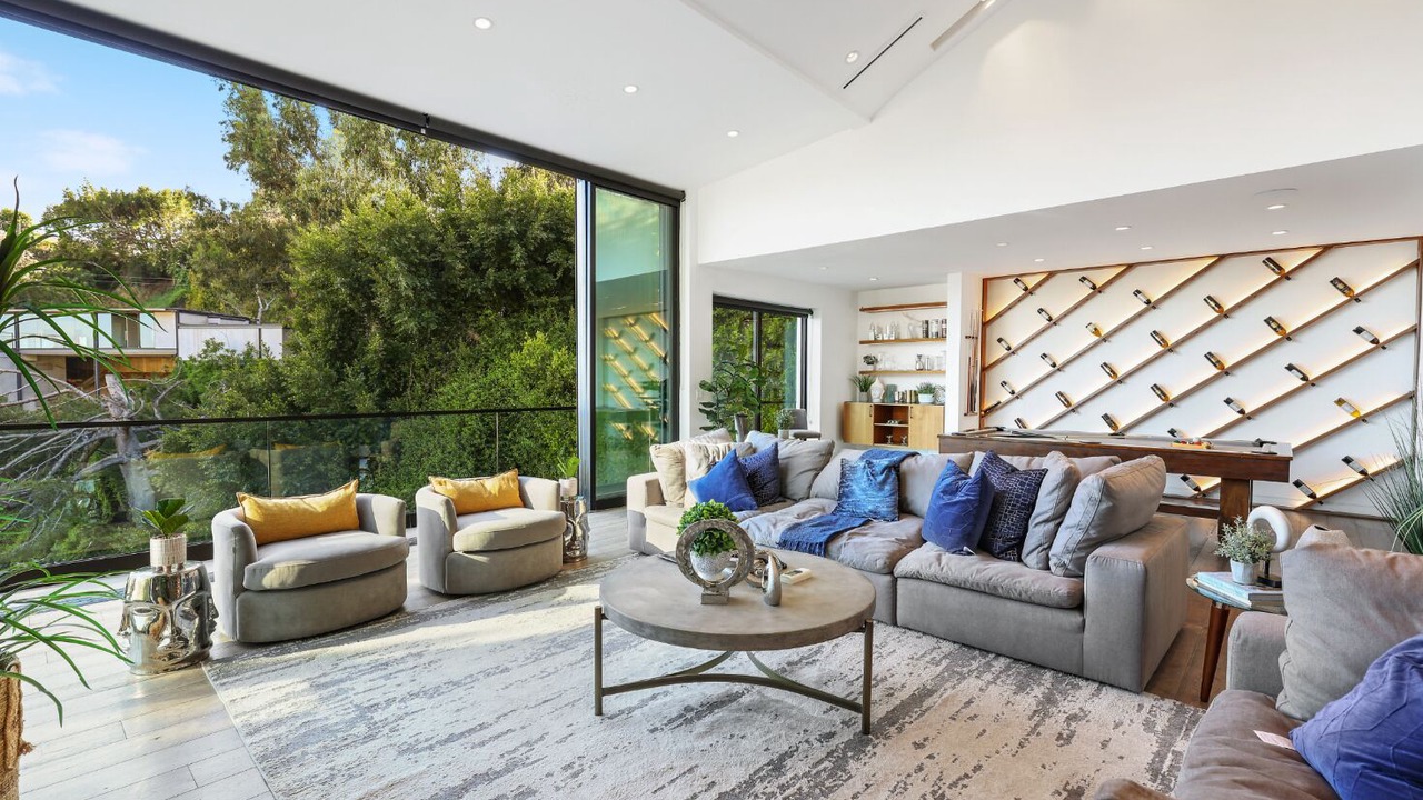 Photo of Livingroom in Hollywood Hills West