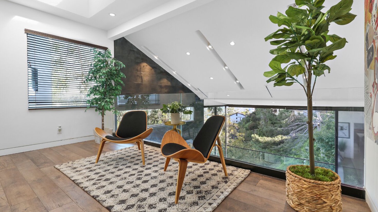 Photo of Others in Hollywood Hills West