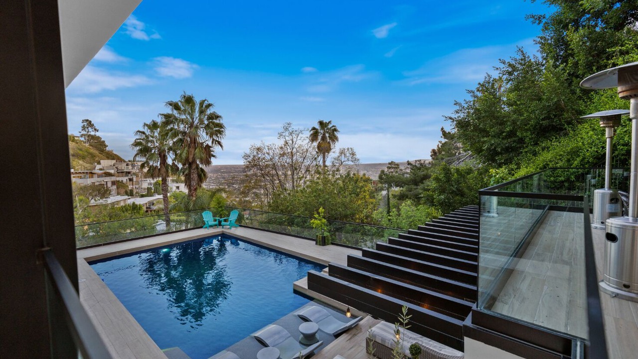 Photo of Outdoor in Hollywood Hills West