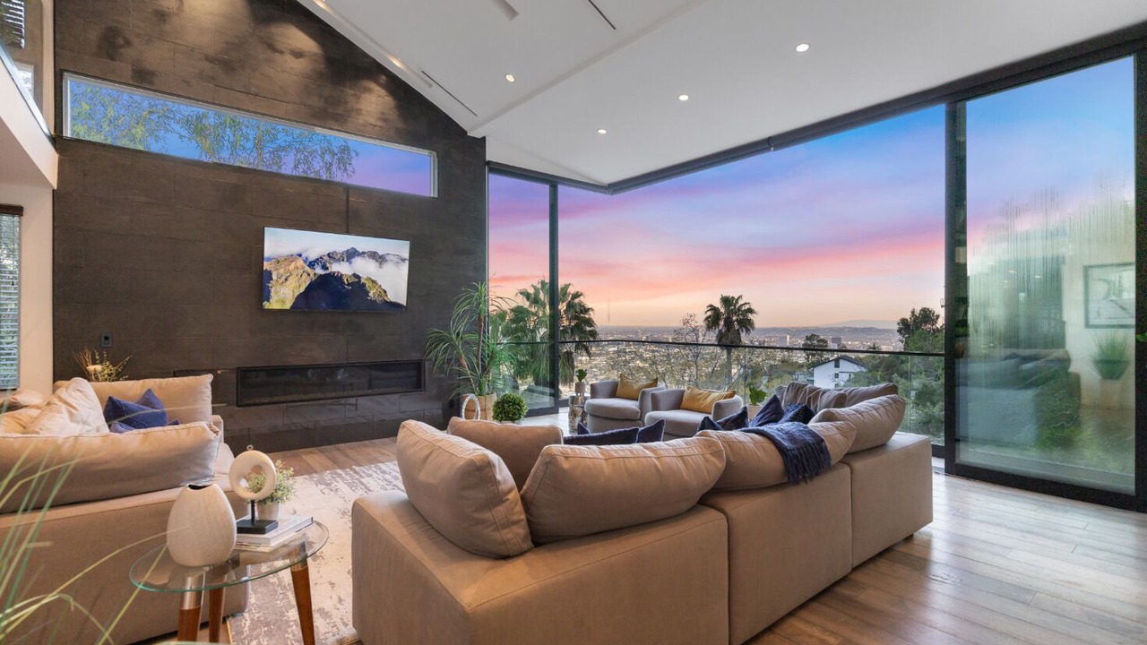 Photo of Livingroom in Hollywood Hills West