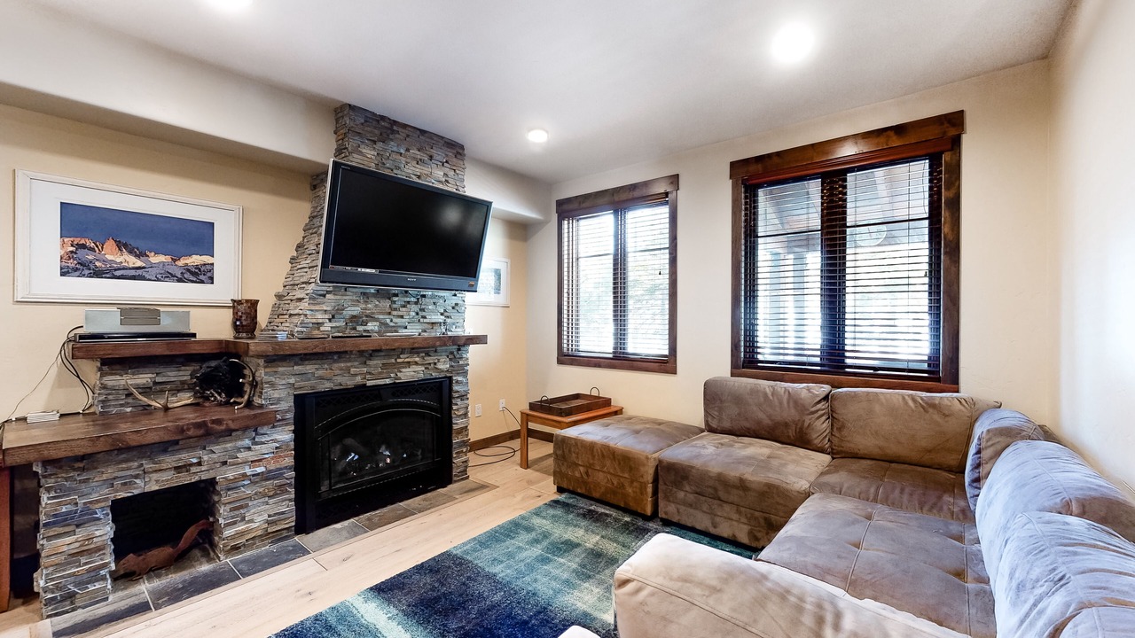 Photo of Livingroom in Woodwinds