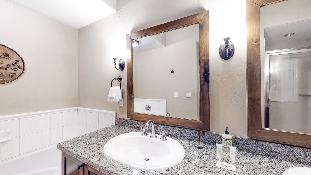 Photo of Bathroom in Woodwinds