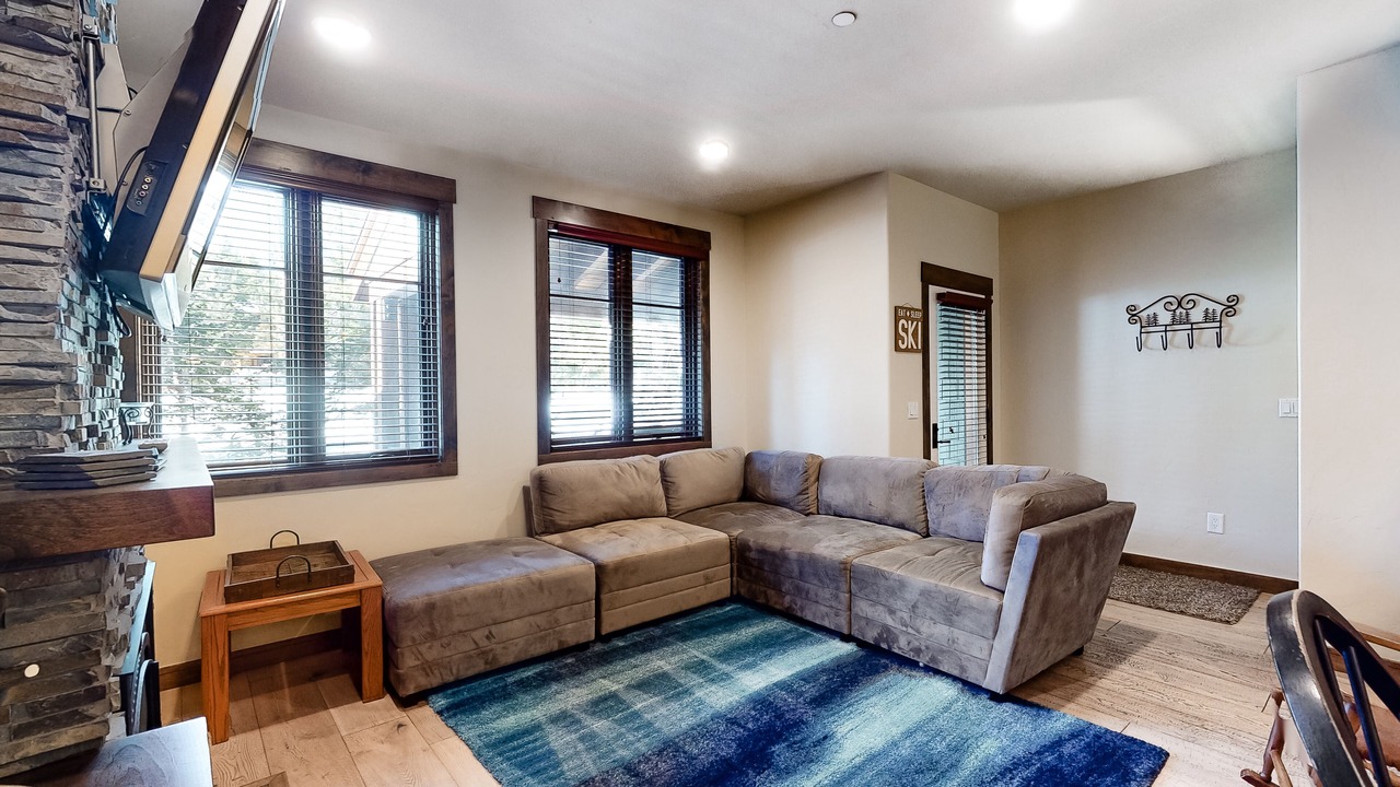 Photo of Livingroom in Woodwinds