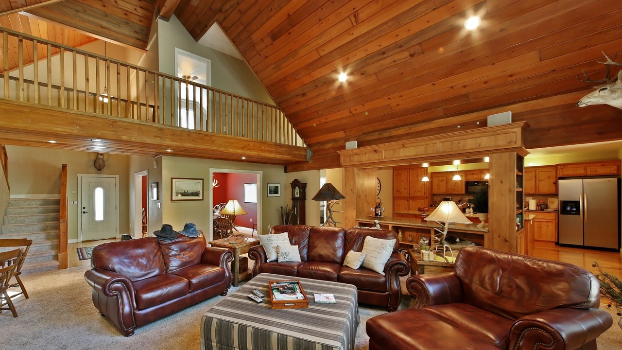 Photo of Livingroom in Shaver Lake