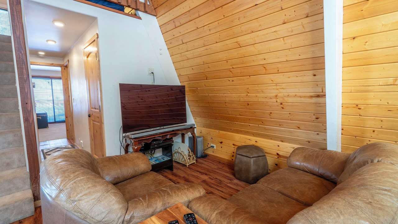 Photo of Livingroom in June Lake