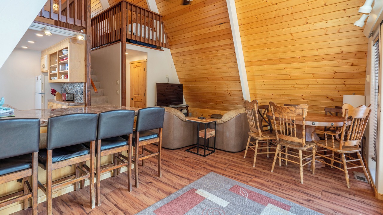 Photo of Livingroom in June Lake