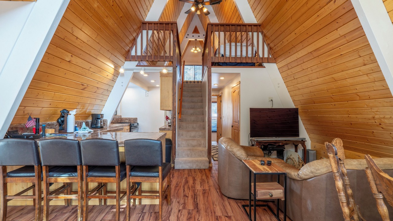 Photo of Livingroom in June Lake