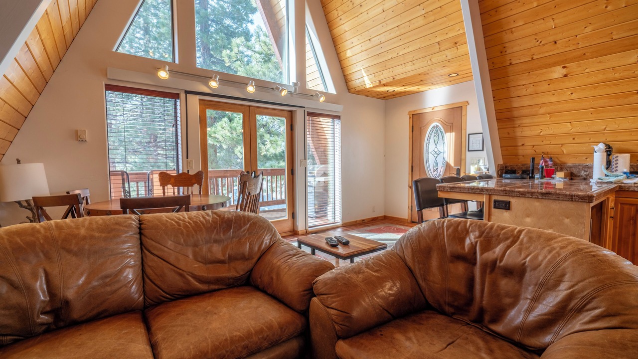 Photo of Livingroom in June Lake
