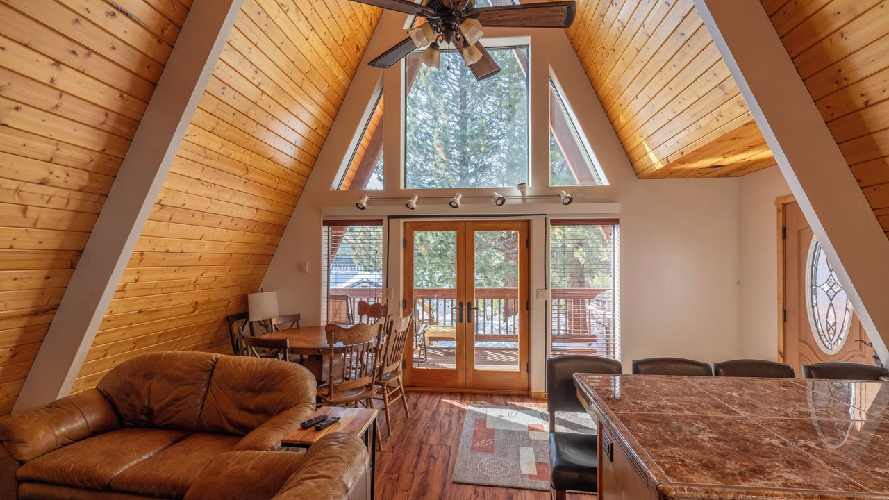 Photo of Livingroom in June Lake
