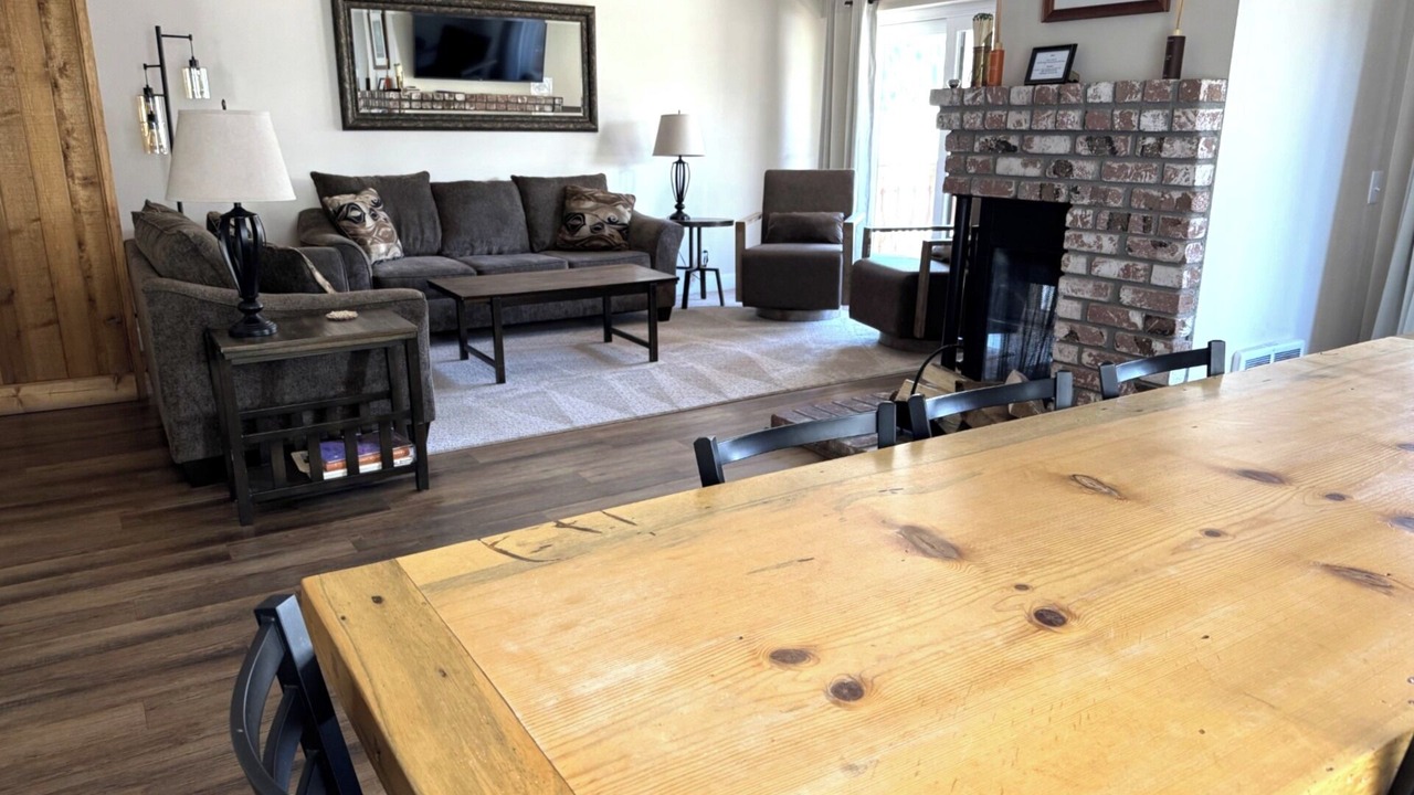 Photo of Livingroom in June Lake