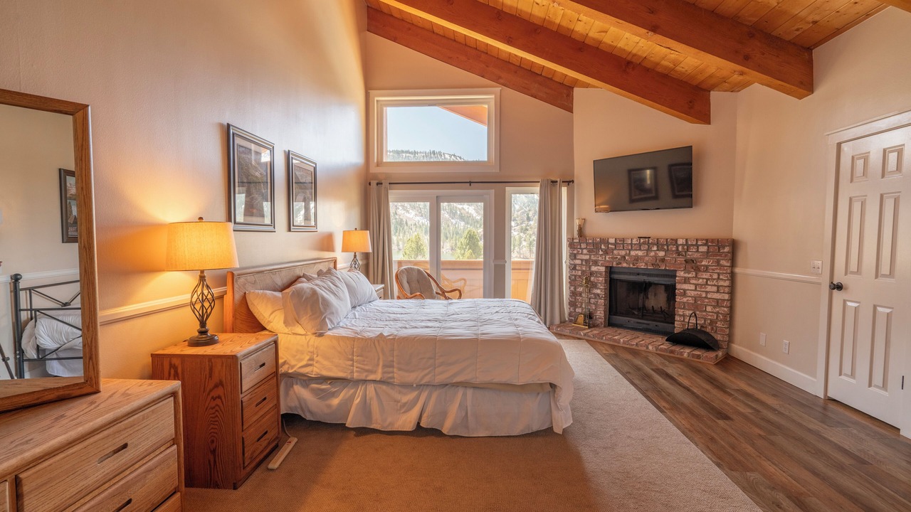Photo of Bedroom in June Lake