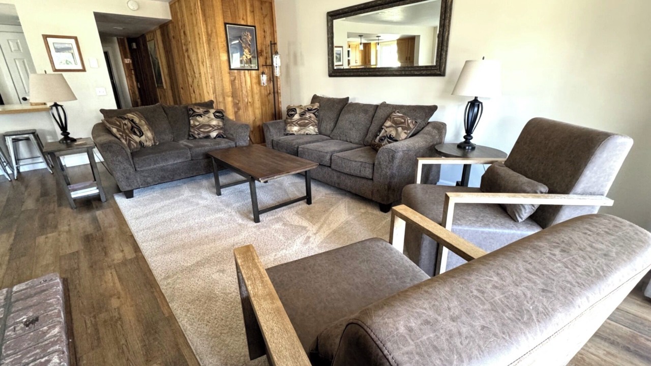 Photo of Livingroom in June Lake