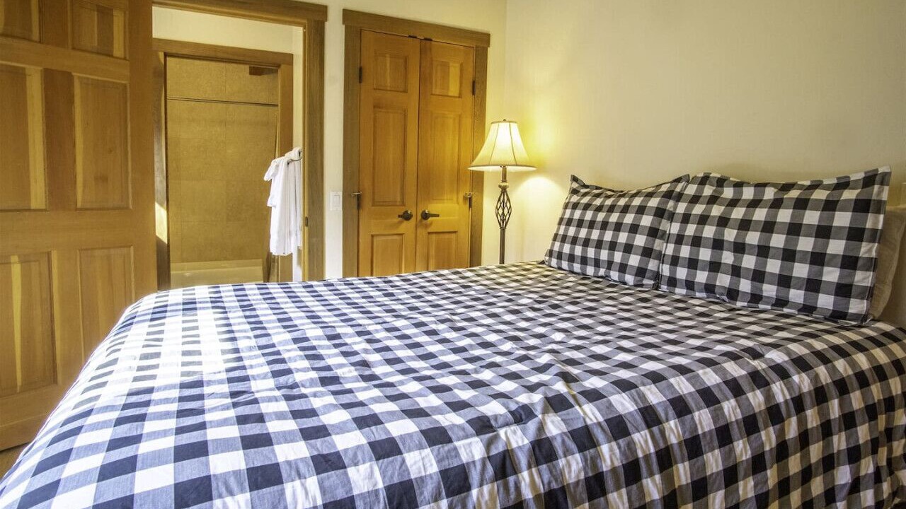 Photo of Bedroom in June Lake