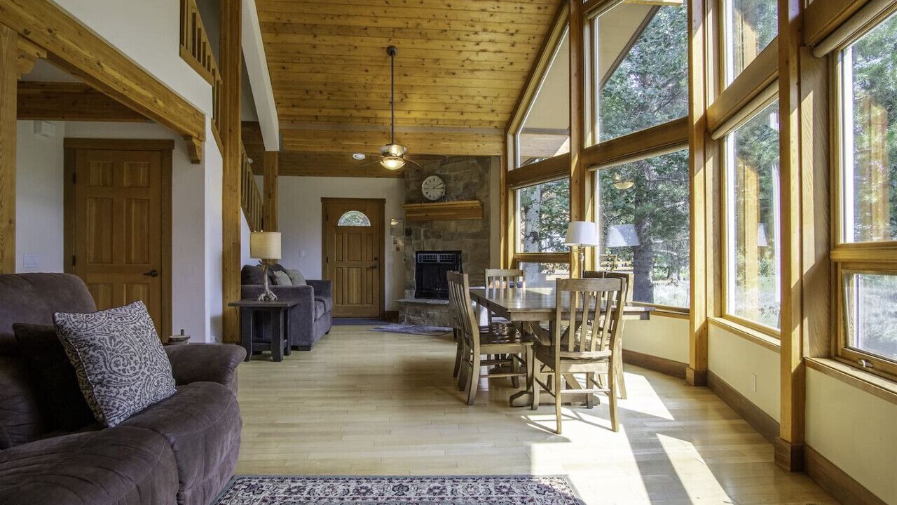 Photo of Livingroom in June Lake