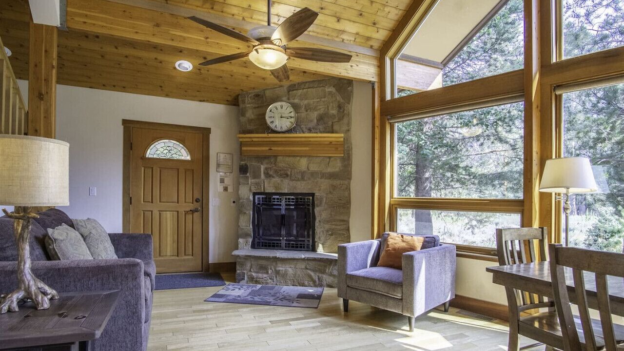 Photo of Livingroom in June Lake