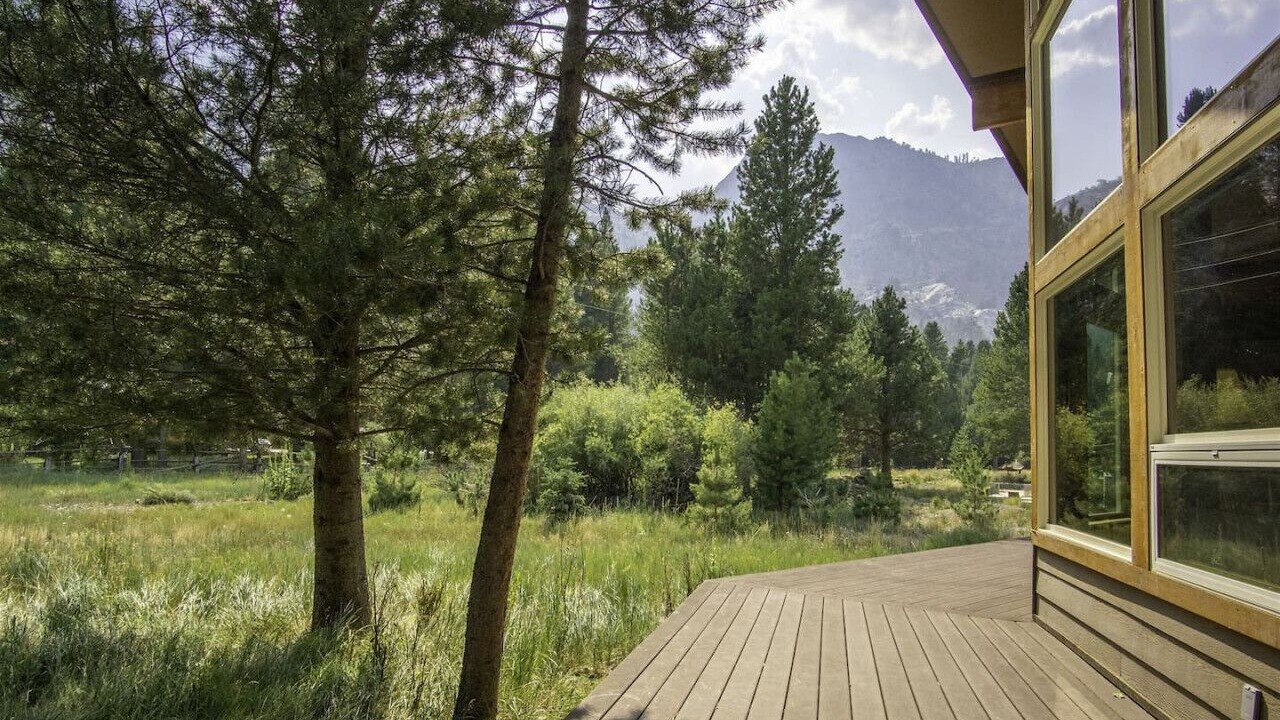 Photo of Patio Balcony in June Lake