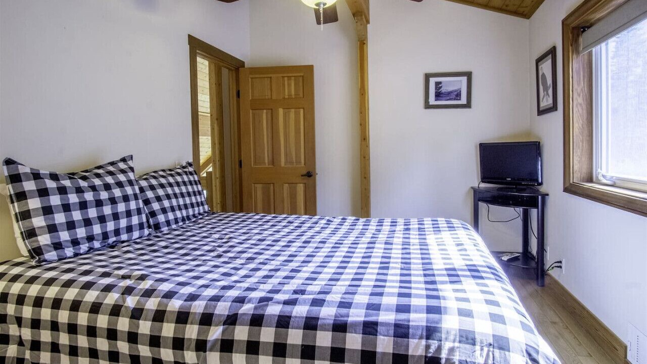 Photo of Bedroom in June Lake