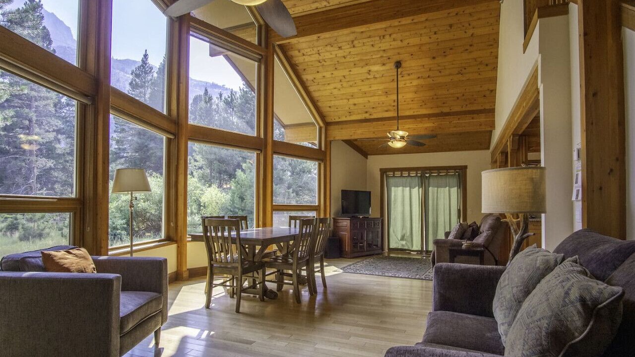 Photo of Livingroom in June Lake