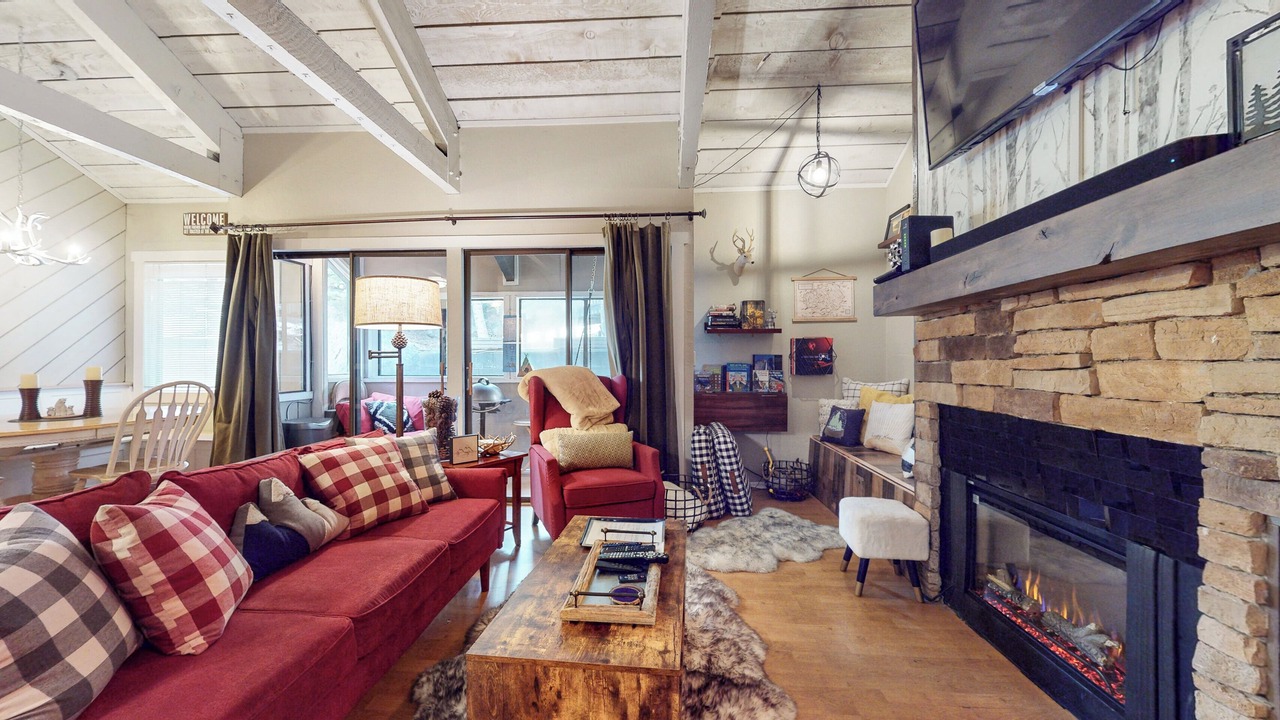 Photo of Livingroom in Majestic Pines