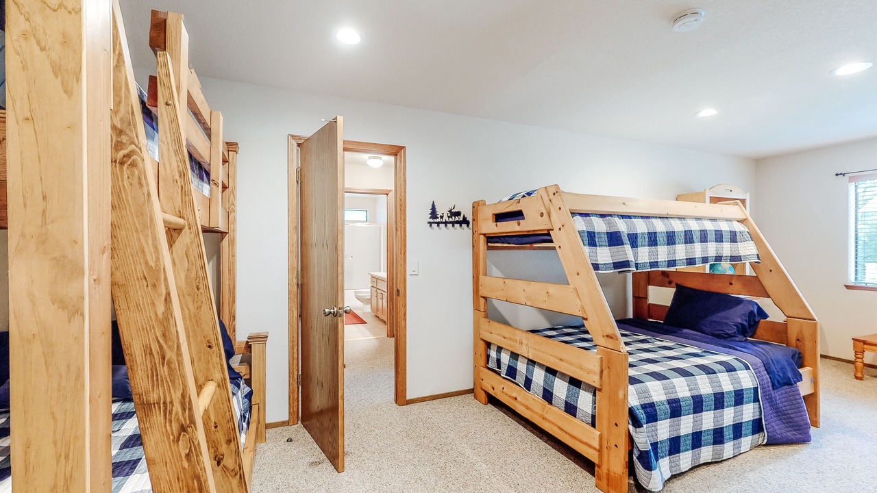 Photo of Bedroom in Groveland