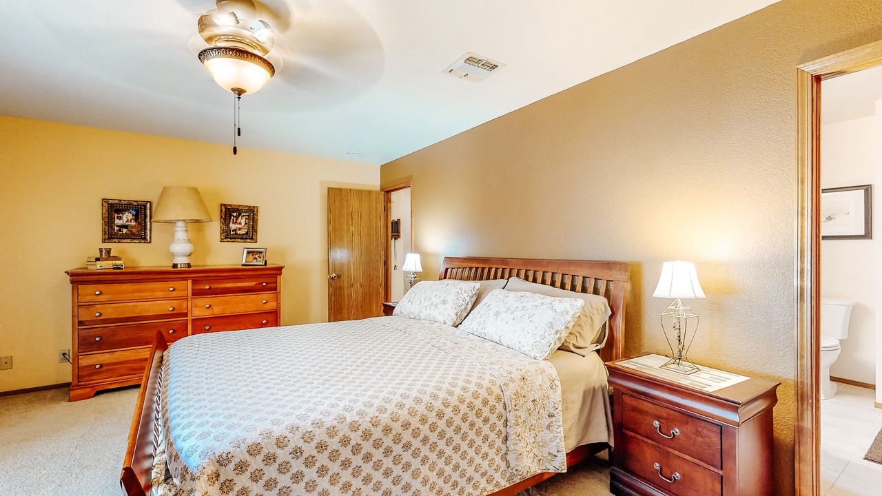 Photo of Bedroom in Groveland