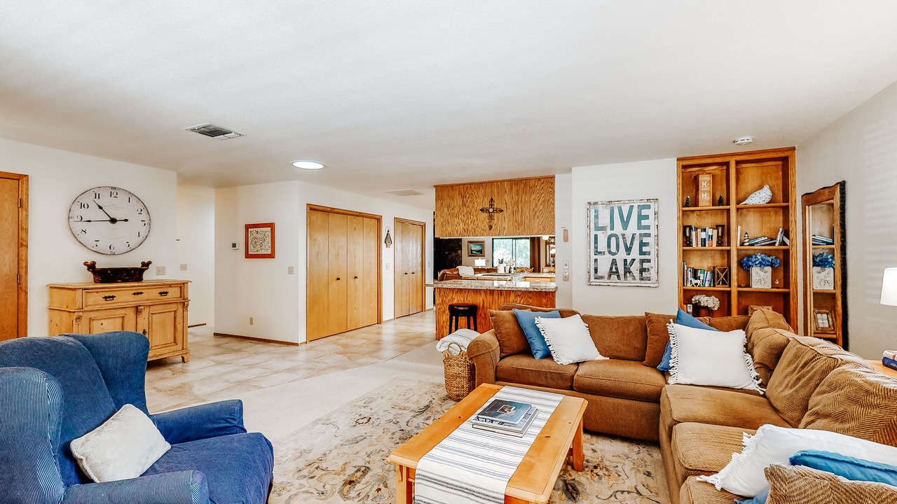 Photo of Livingroom in Groveland