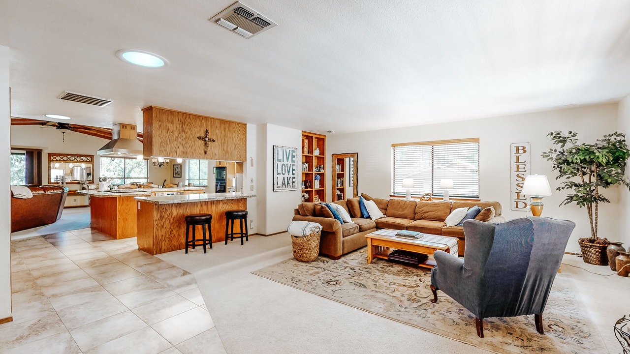 Photo of Livingroom in Groveland
