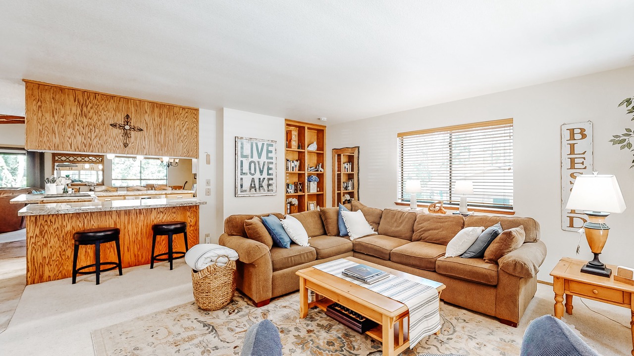 Photo of Livingroom in Groveland