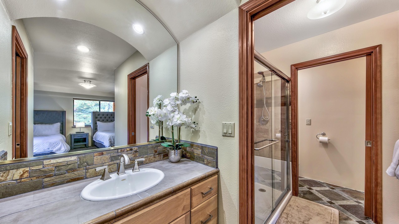 Photo of Bathroom in Country Club Estates