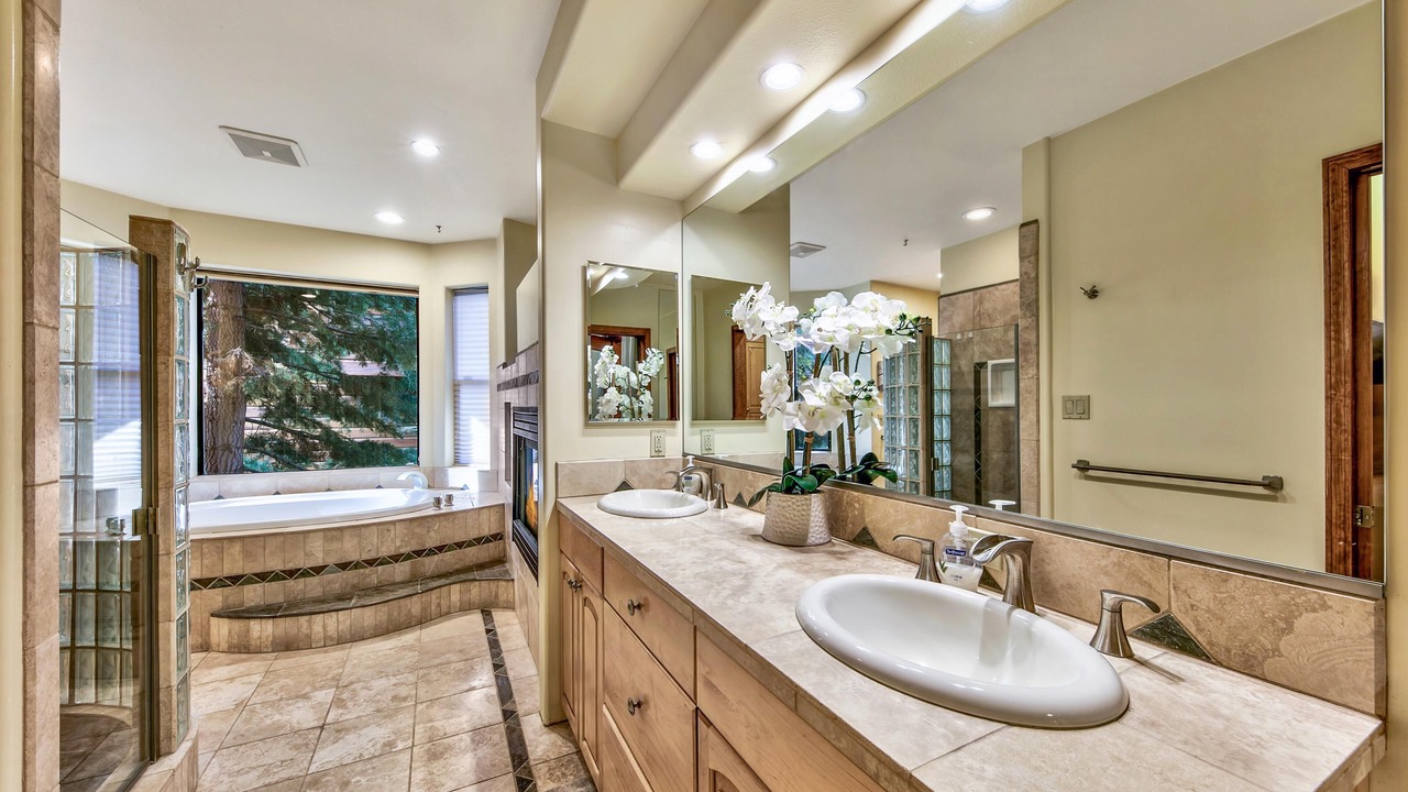 Photo of Bathroom in Country Club Estates