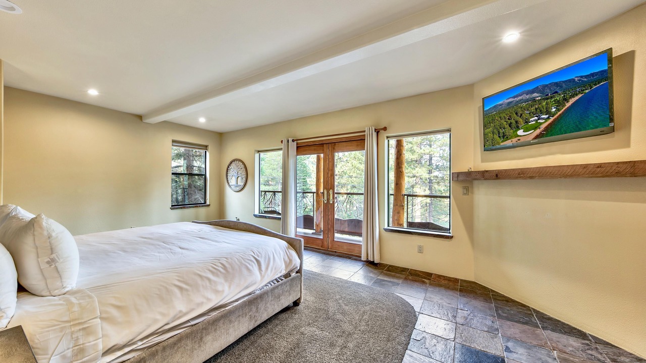 Photo of Bedroom in Country Club Estates