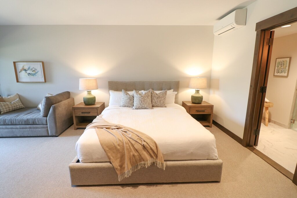 Photo of Bedroom in Stateline