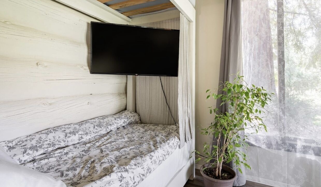 Photo of Bedroom in Kernville