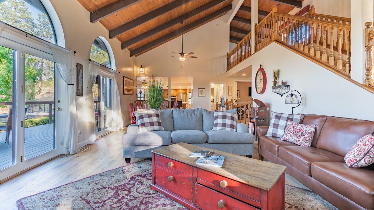 Photo of Livingroom in Oakhurst
