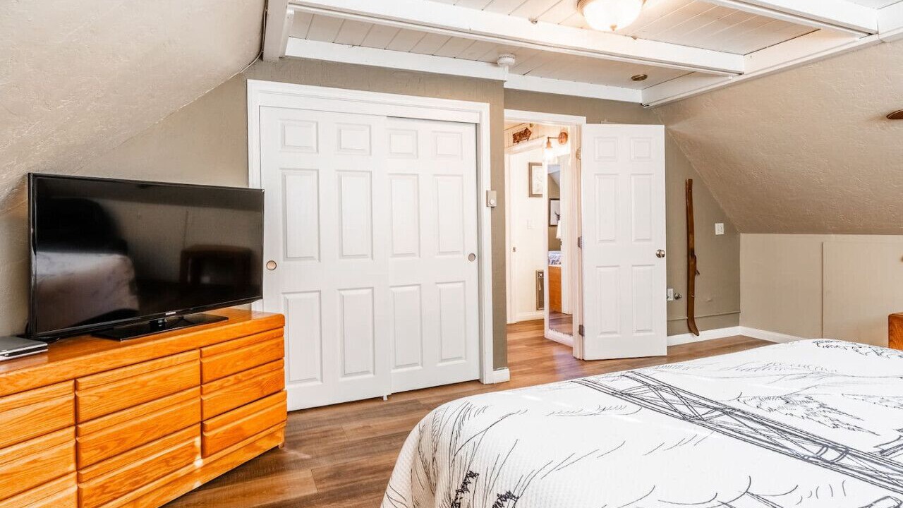 Photo of Bedroom in June Lake
