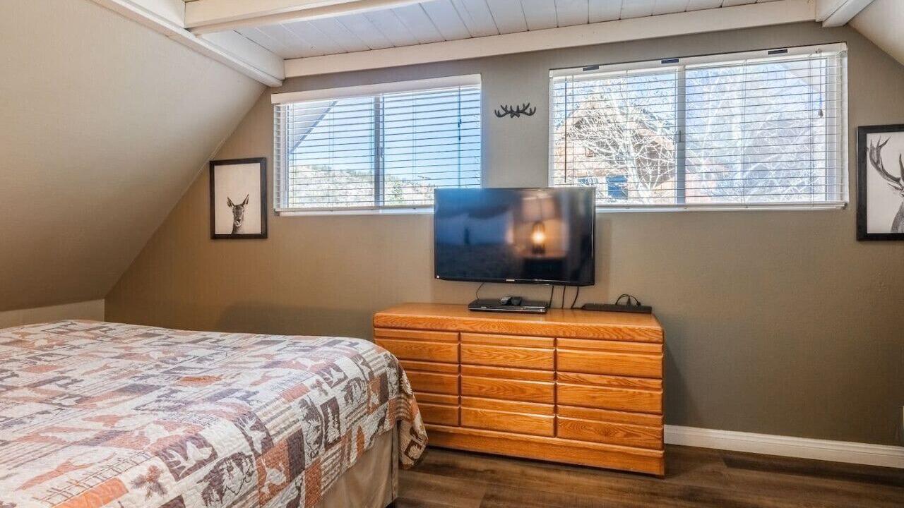 Photo of Bedroom in June Lake