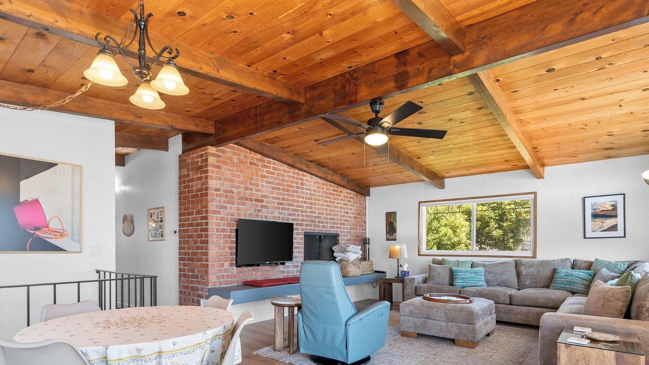 Photo of Livingroom in Eastside Santa Cruz