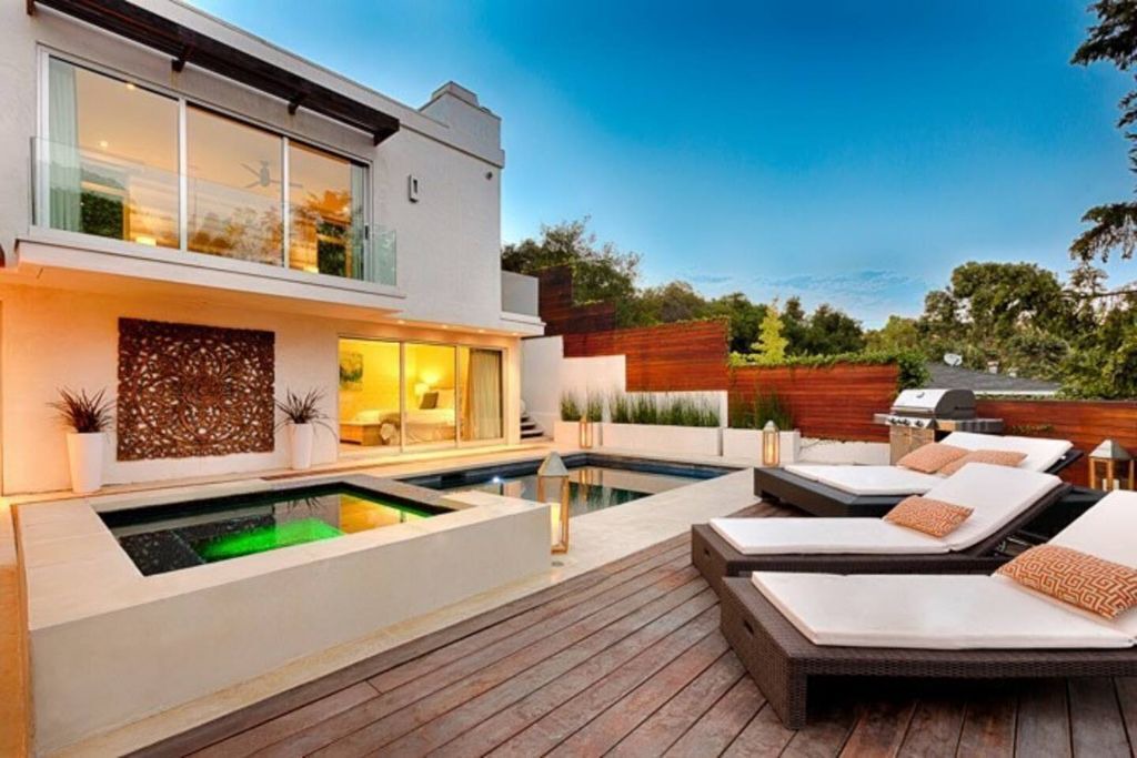 Photo of Patio Balcony in Hollywood Hills West