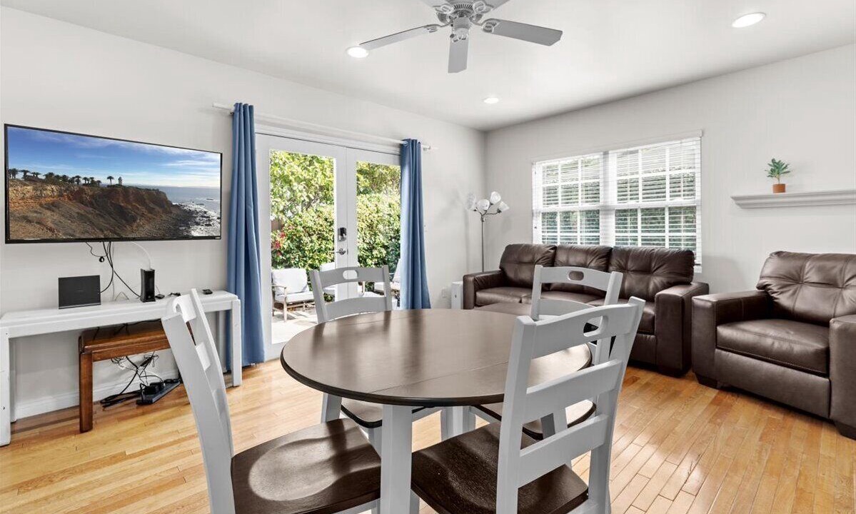 Photo of Livingroom in West Los Angeles